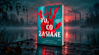 To coś zasiane nad mglistym jeziorem